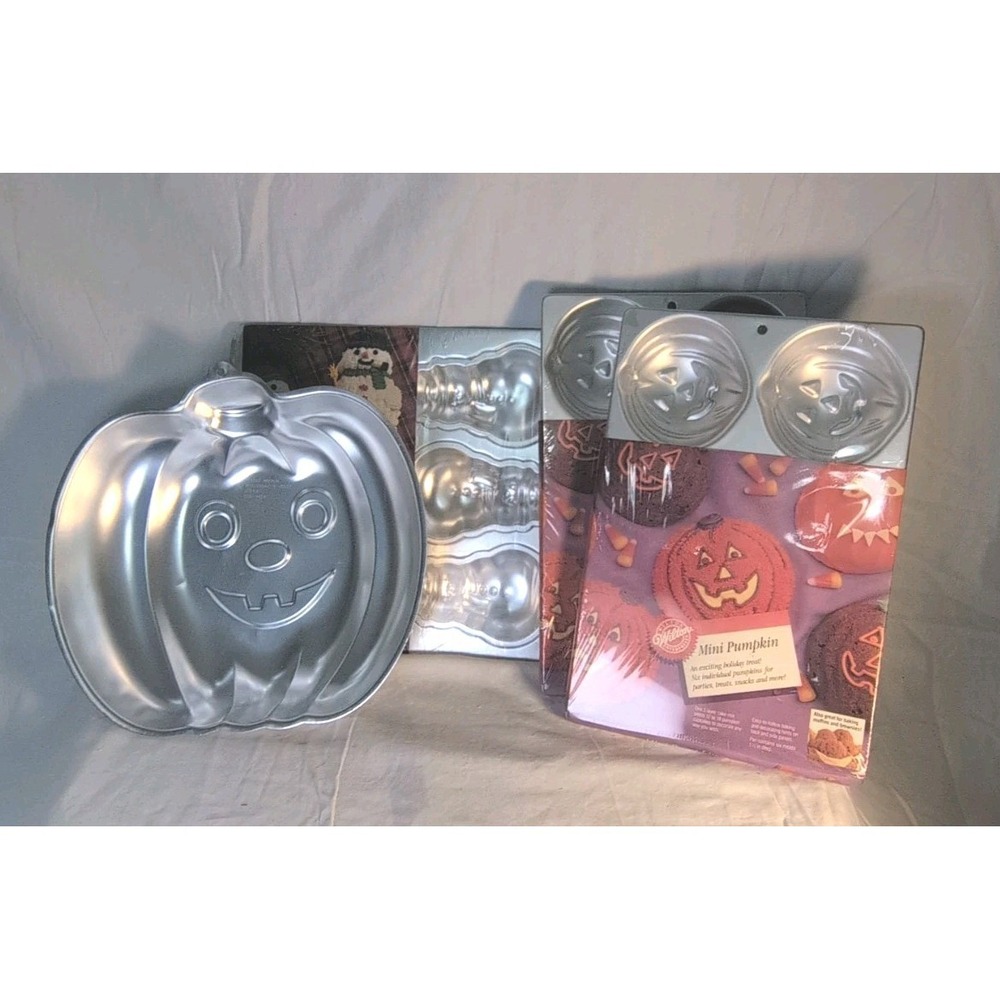 Vintage Wilton Halloween Cake Pan Lot Jack O Lantern Pumpkin & Mini Pumpkin Baki